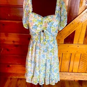 MADDEN NY NWOT Floral Puff Sleeve Dress MEDIUM